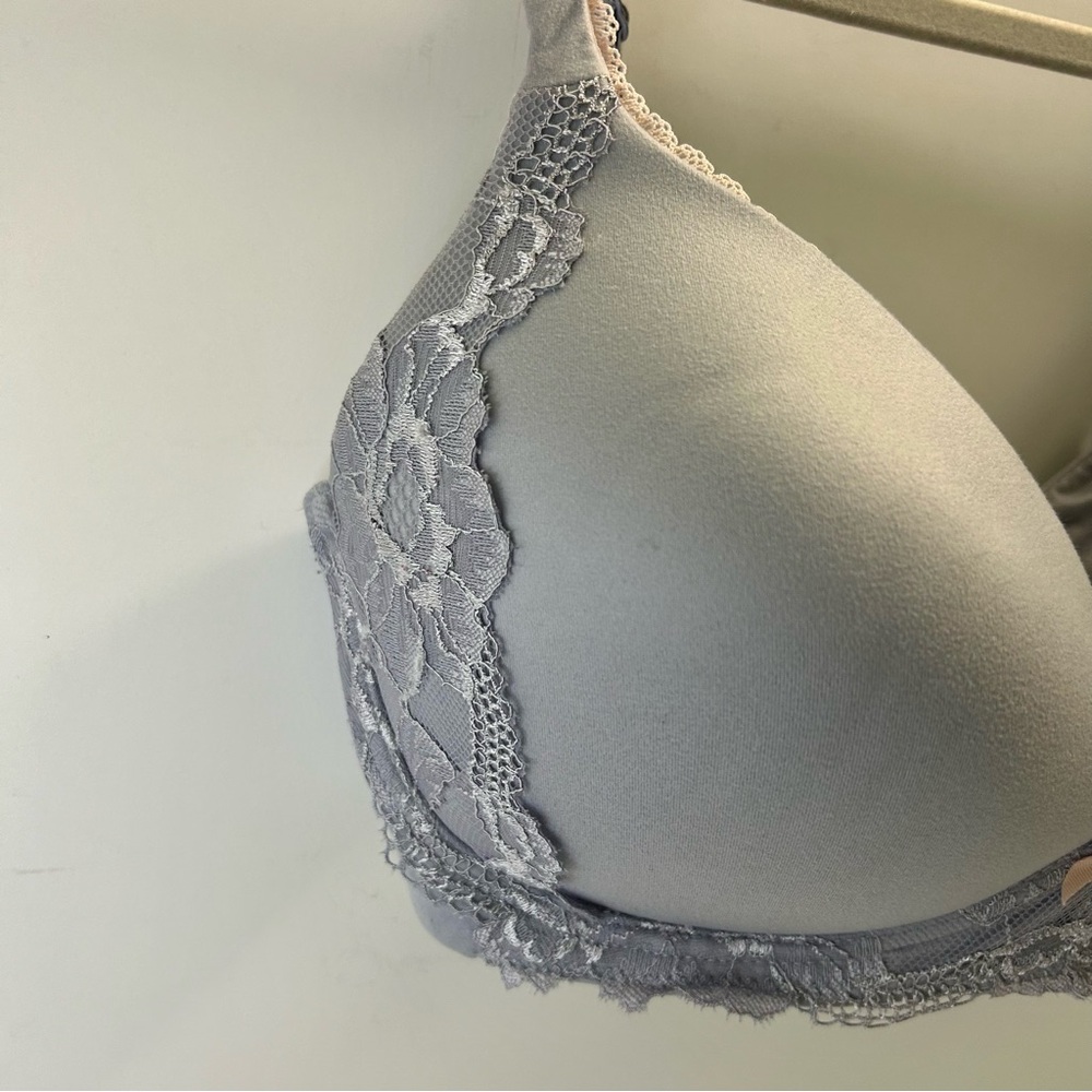 Victoria’s Secret Body By Victoria No Wire Lavender w/ Pink Lace Bra Sz 34DD - Picture 3 of 13